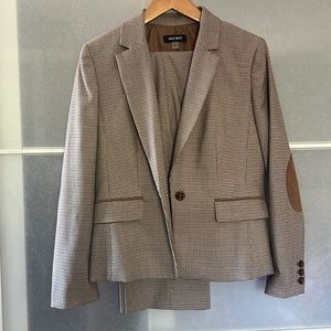 Nine West suit set (pants and blazer)